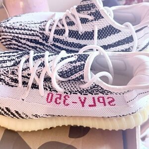 Adidas YZY Yeezy Boost 350 V2 Zebra Black White CP9654 Size 9 with original box